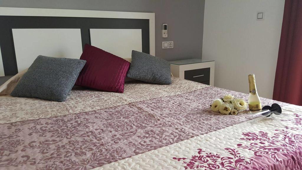 Hostal Ocana Manilva Eksteriør billede